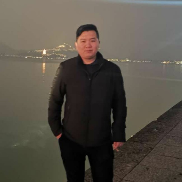 洛尘向不听话的的照片