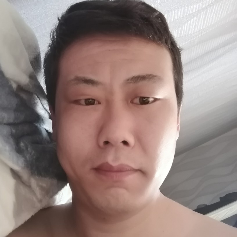 背后回首白昼的照片