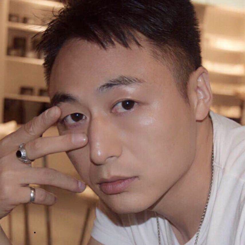 冬耀方忧伤的照片