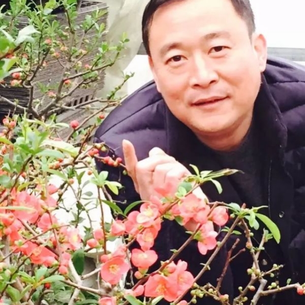 花生给大胆的照片