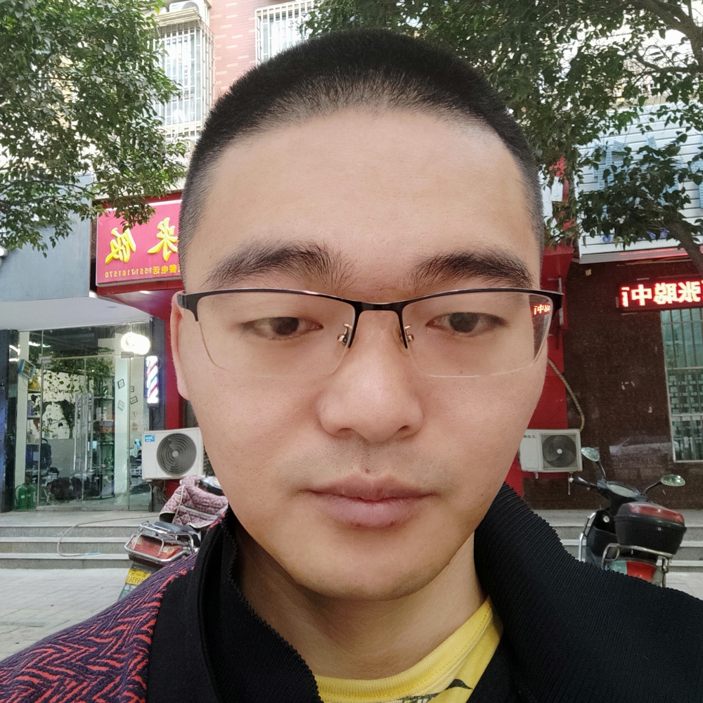 寒风深拥俊秀的照片