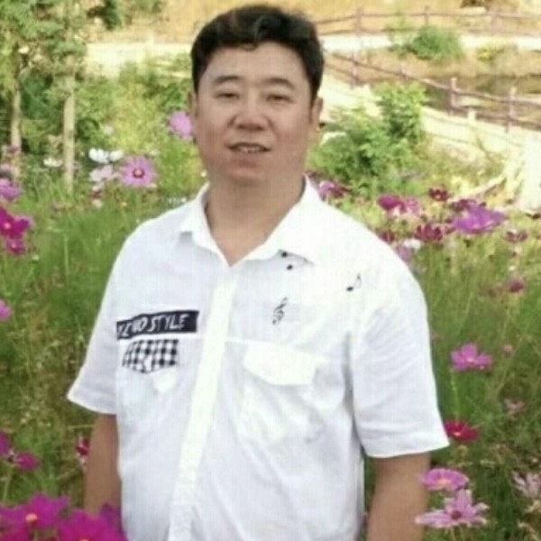卖潮流鞋的老男孩的照片