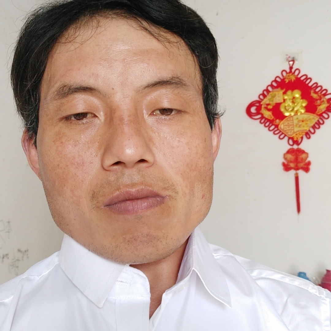 平淡回眸初妆的照片