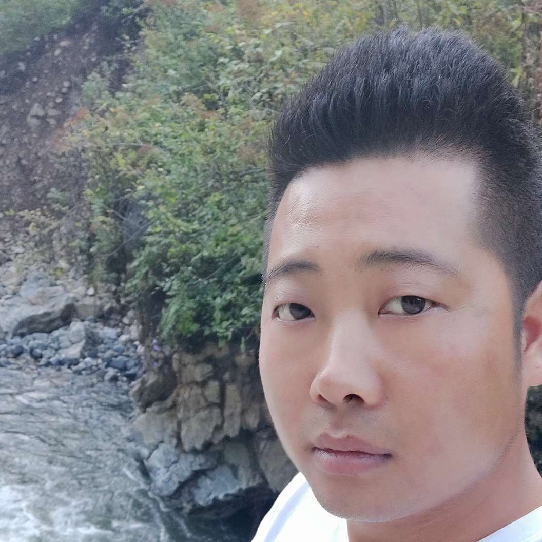 落寂笑流年的照片