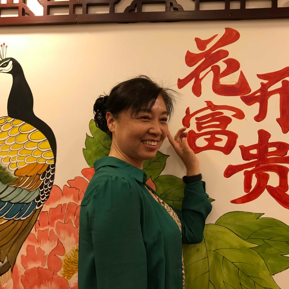 小蝴蝶挽手温婉的照片