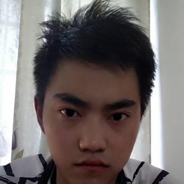 专注的外套的照片