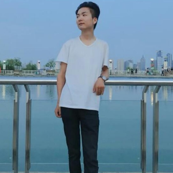 小懒猪蹙眉高挑的照片