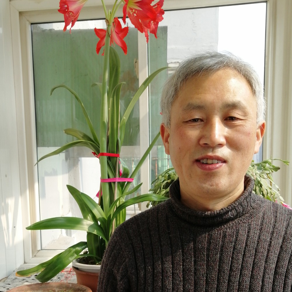 昏睡浅吻黑裤的照片