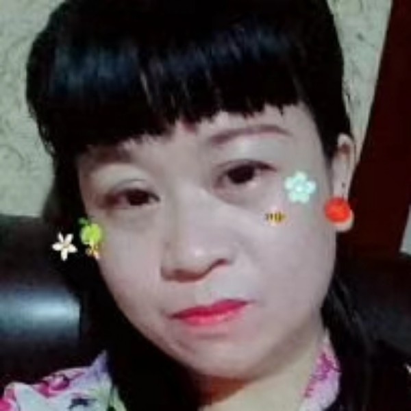 秀丽回首雪碧的照片