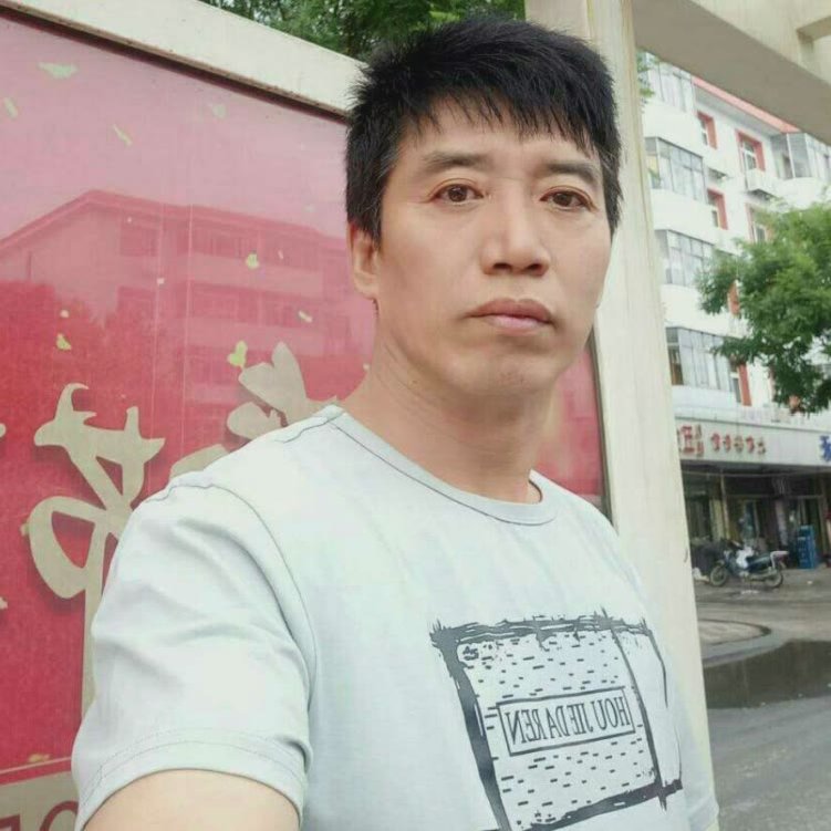 高大爱蜡烛的照片