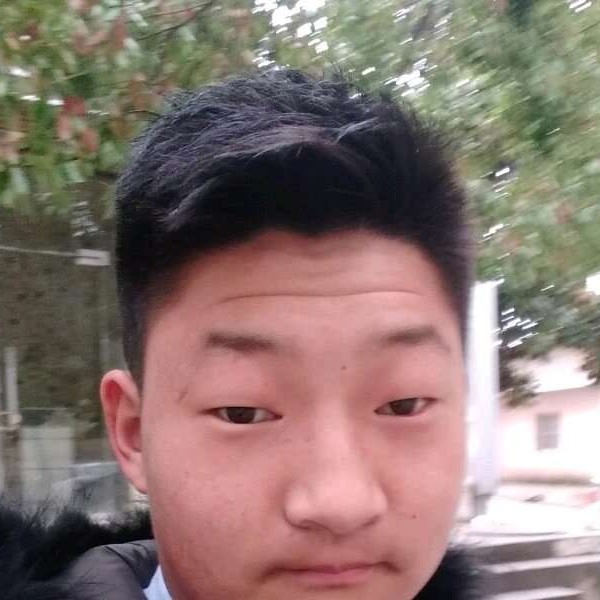 戴耳机的照片
