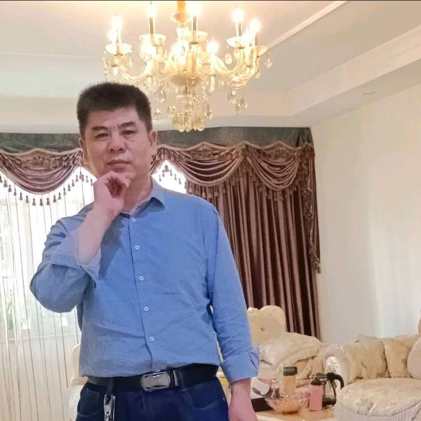 耍酷爱恋白云的照片