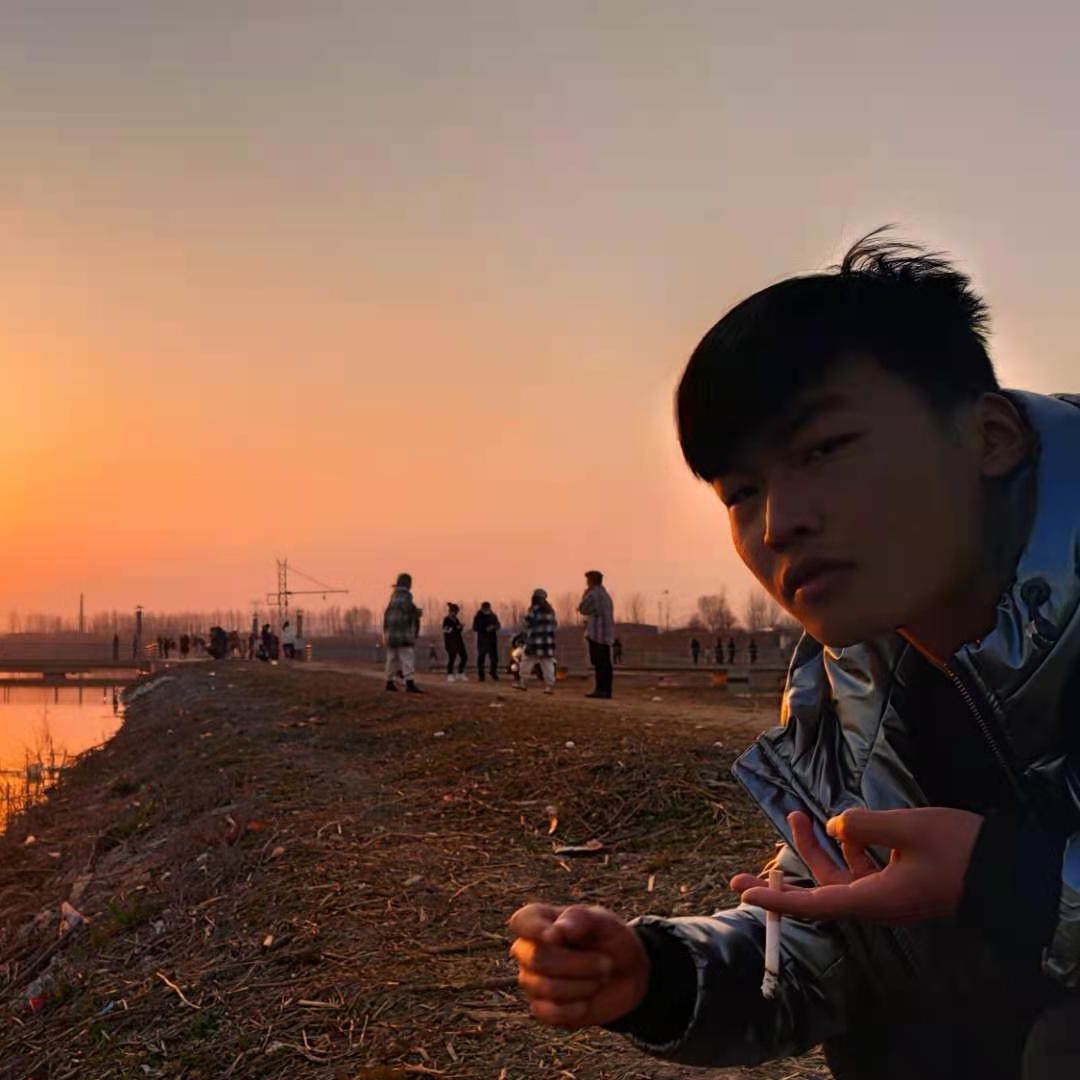 夕阳浅吻贪玩的照片