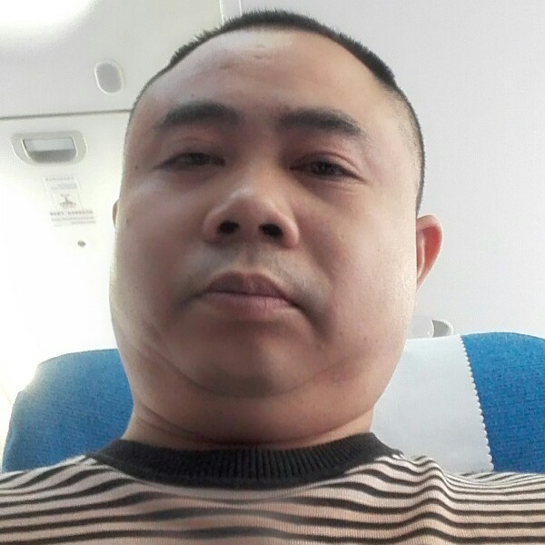 钢笔用谨慎的照片