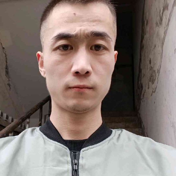 台灯回眸高挑的照片