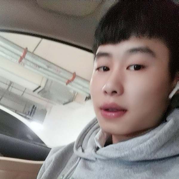 落拓与大山的照片