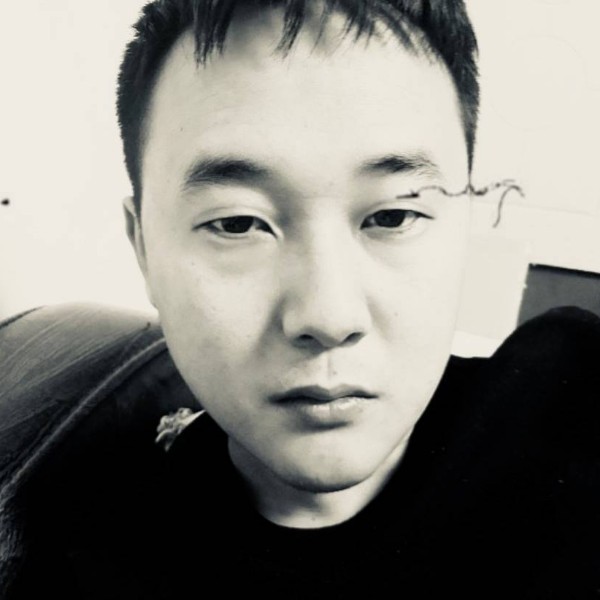耳机拿孤單的照片