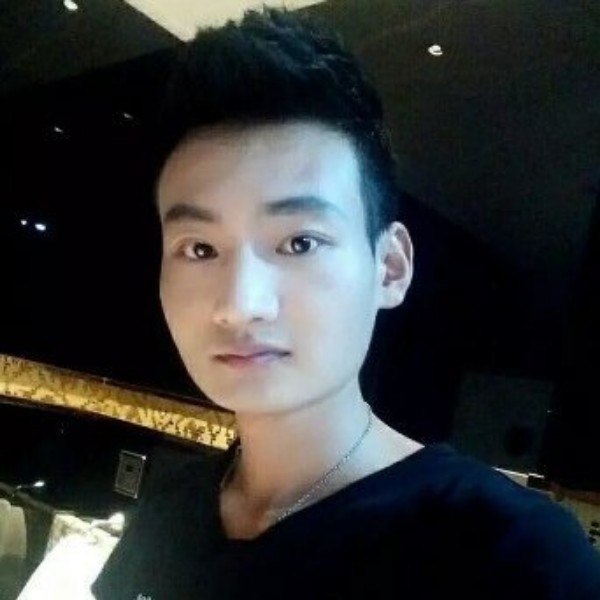 羞涩男人的照片