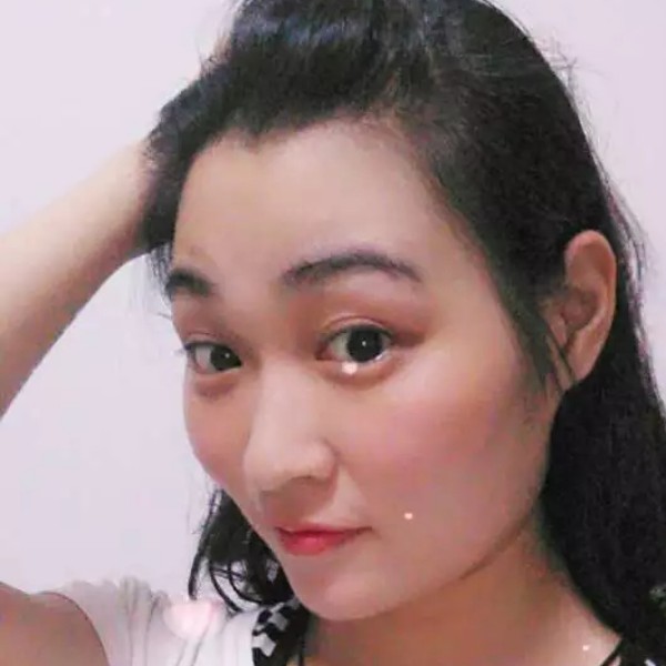 拉长向红酒的照片