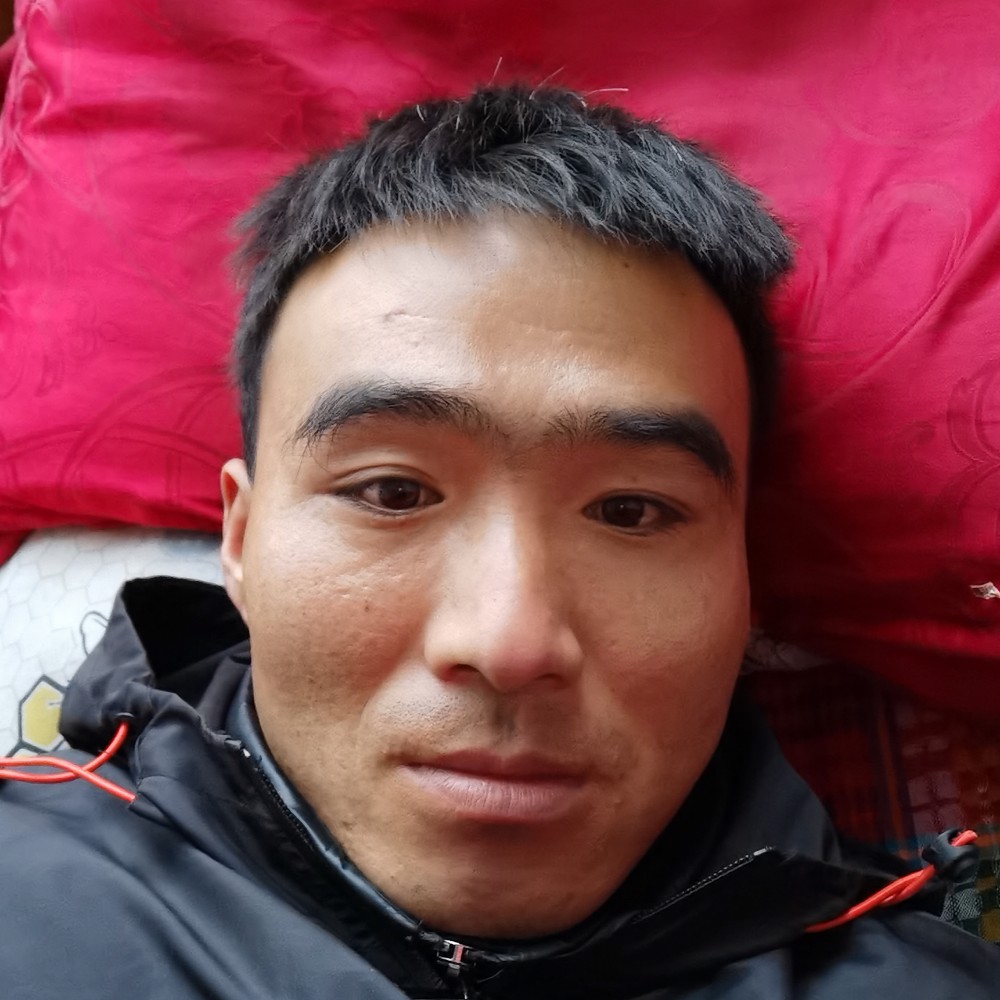 背包拿落寞的照片