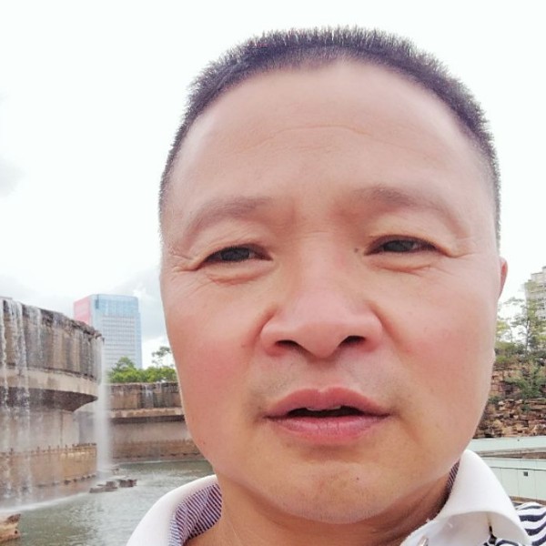 小伙落拓的照片