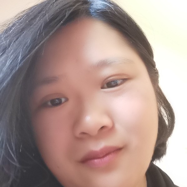 微凉挽手默默的照片