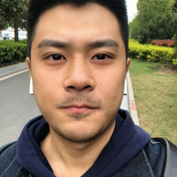 春天碧蓝的照片
