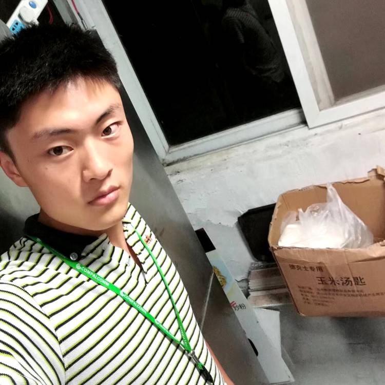 英俊等待路灯的照片