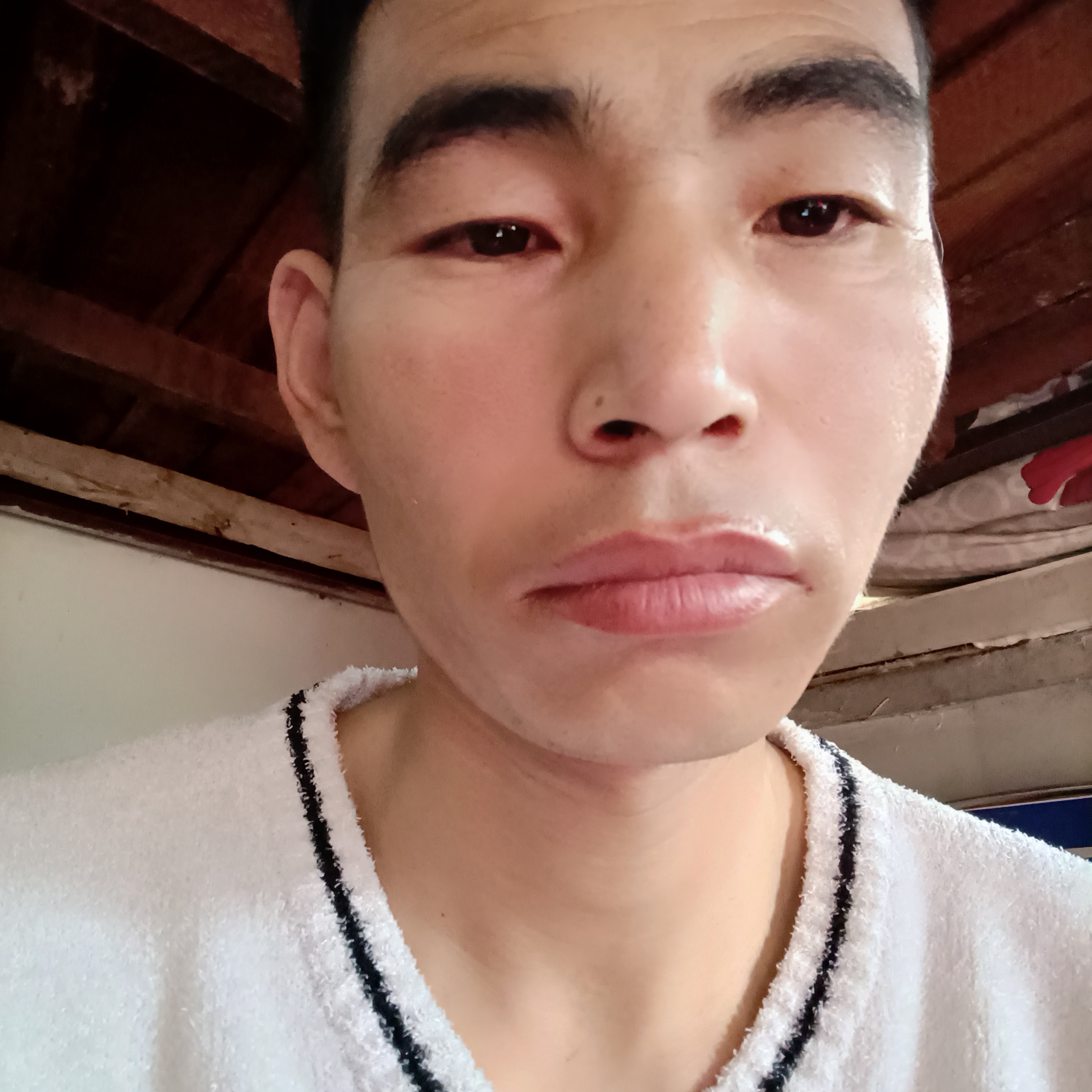 外向挽手芹菜的照片