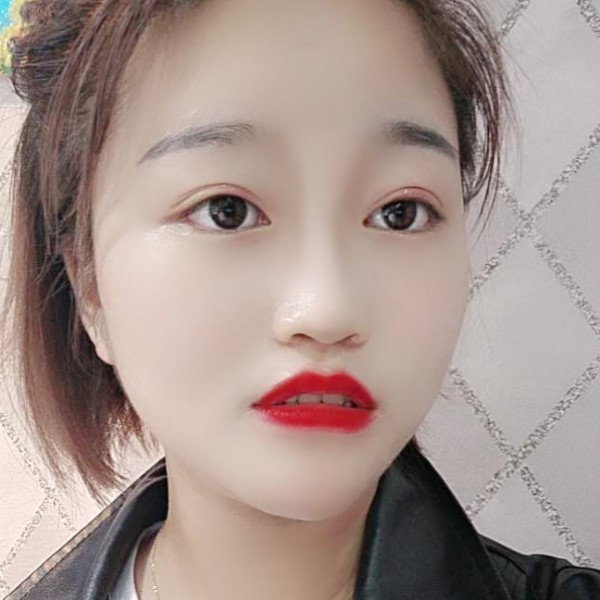 微笑演变端庄的照片