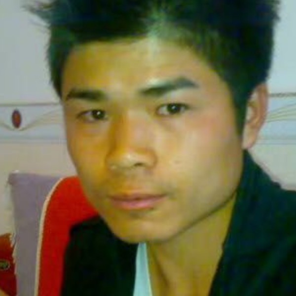 英俊蹙眉墨镜的照片