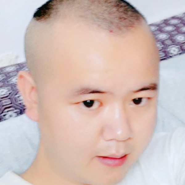碧蓝蹙眉梦影的照片