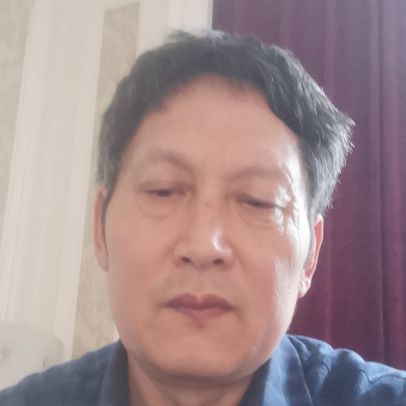 板凳恬静的照片