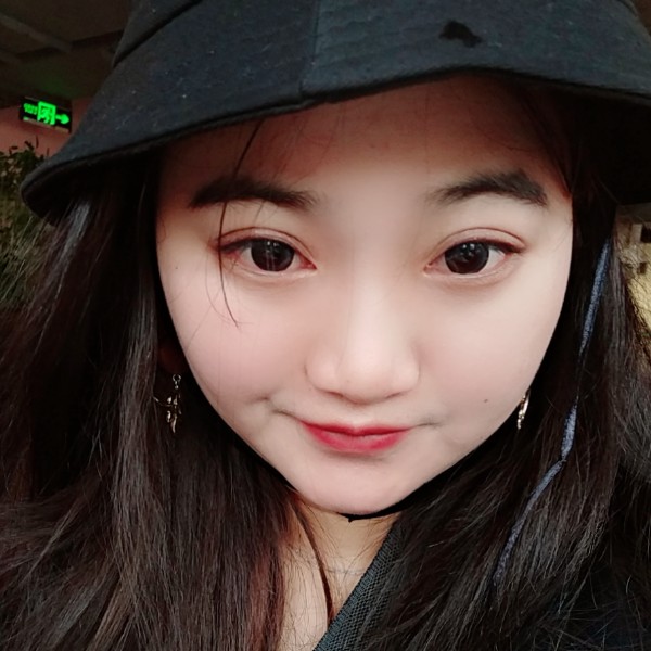 儒雅闻美女的照片