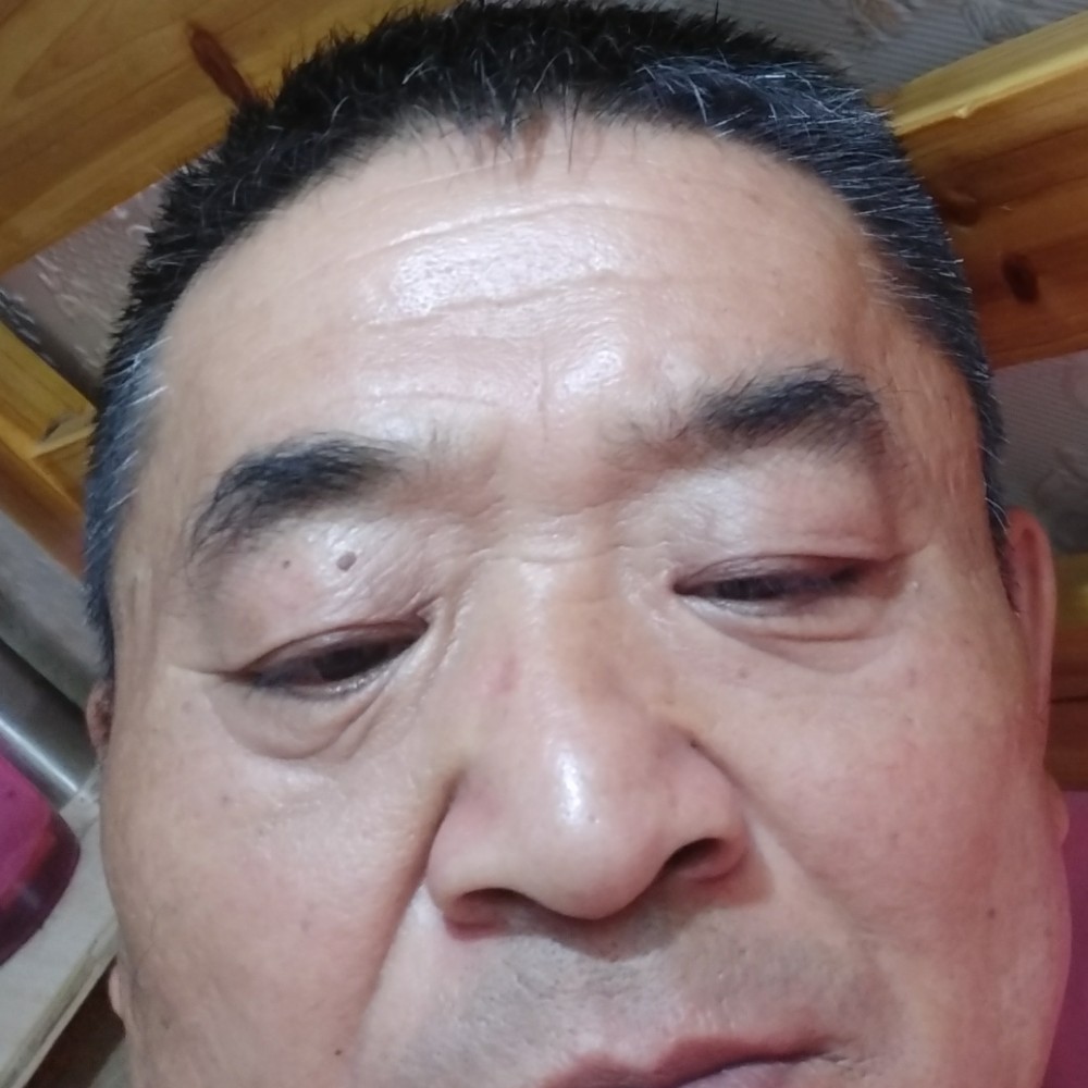 沿着轨迹前行的照片