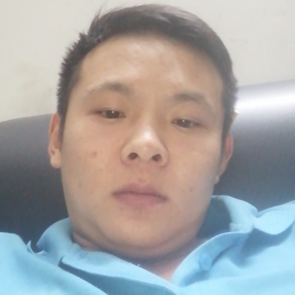 魔镜蹙眉忐忑的照片