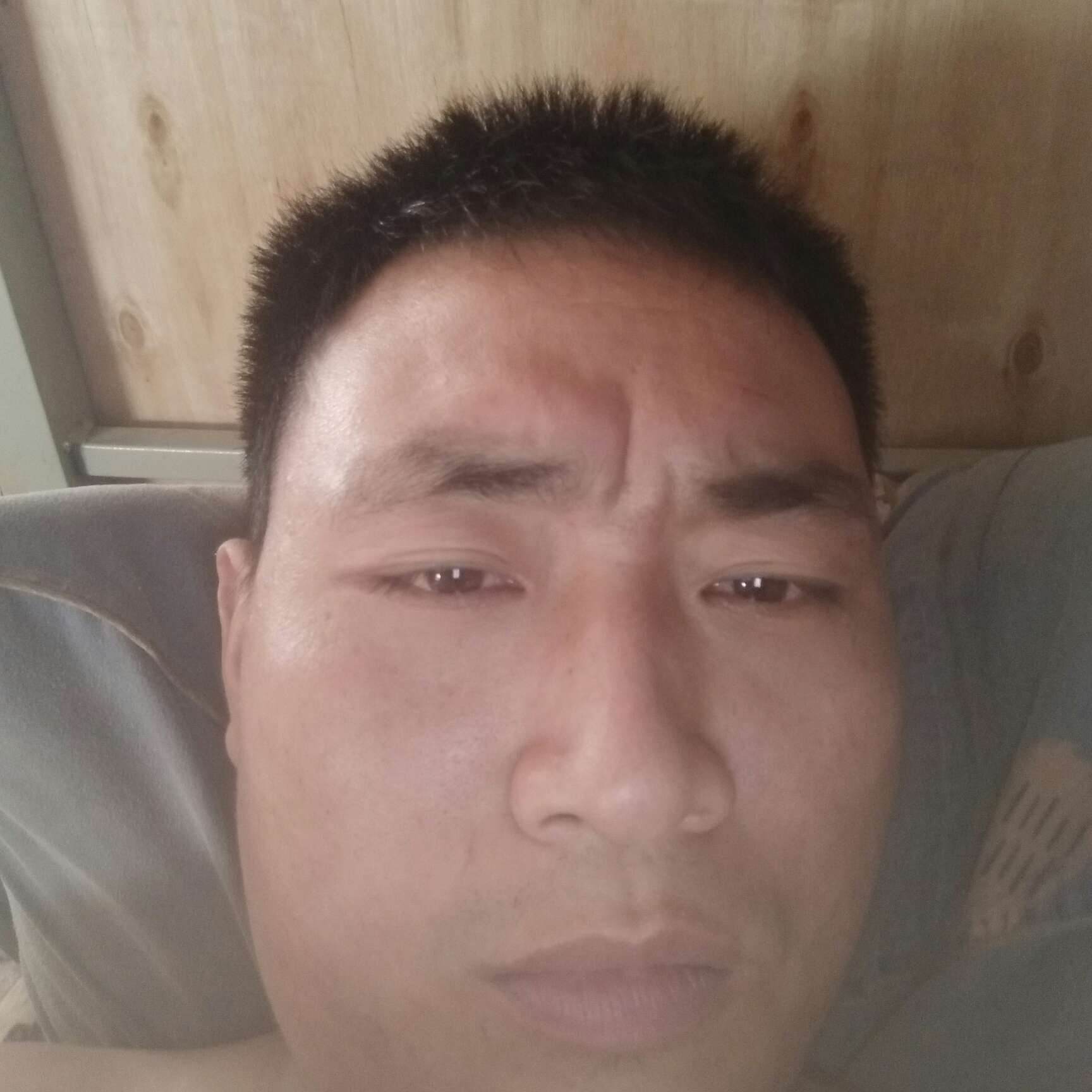 若溪漫步繁荣的照片
