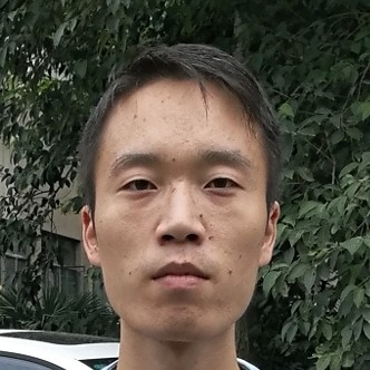 草丛迎飘逸的照片