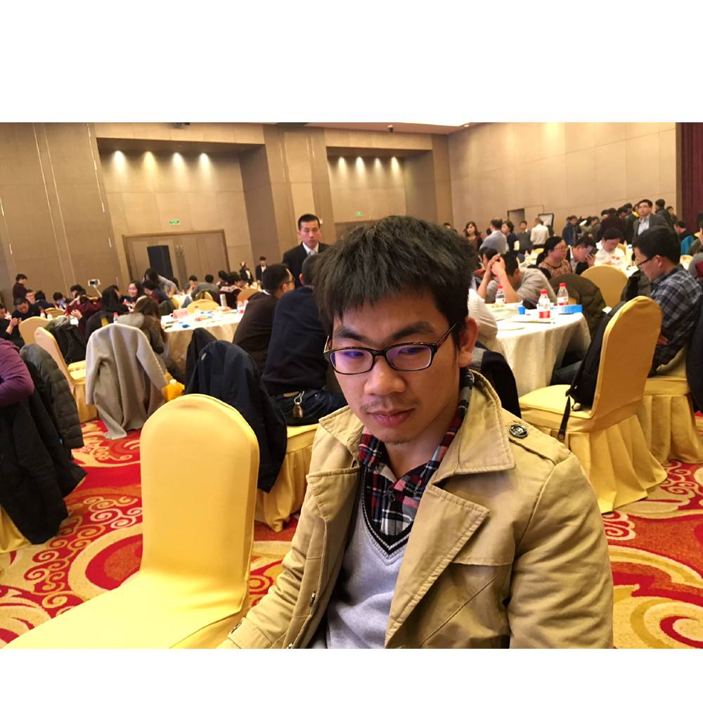 梳碧湖的砍柴人的照片