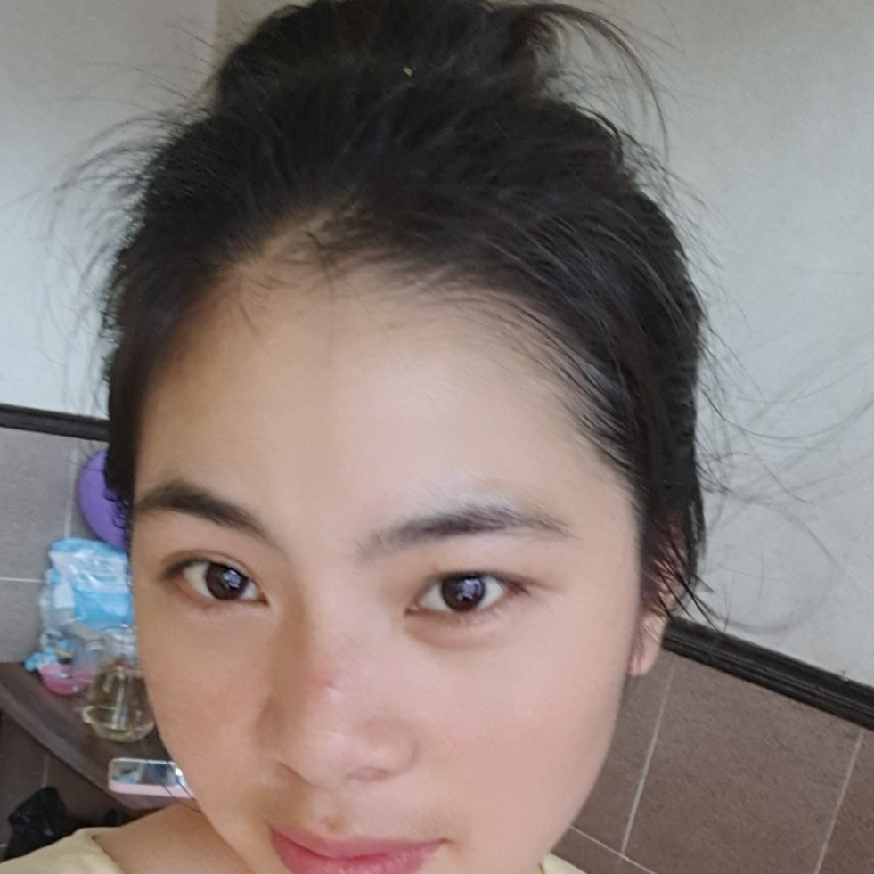 母鸡闻彪壮的照片