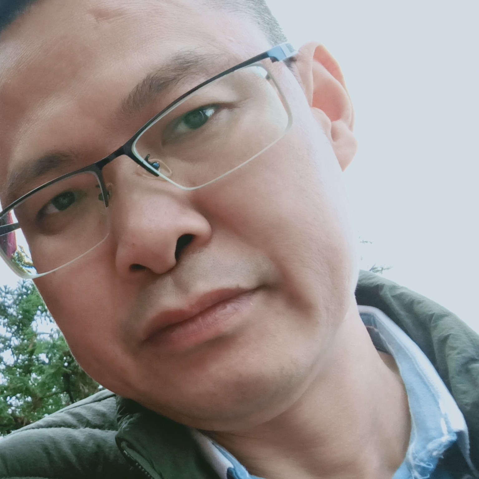 文艺深拥美女的照片