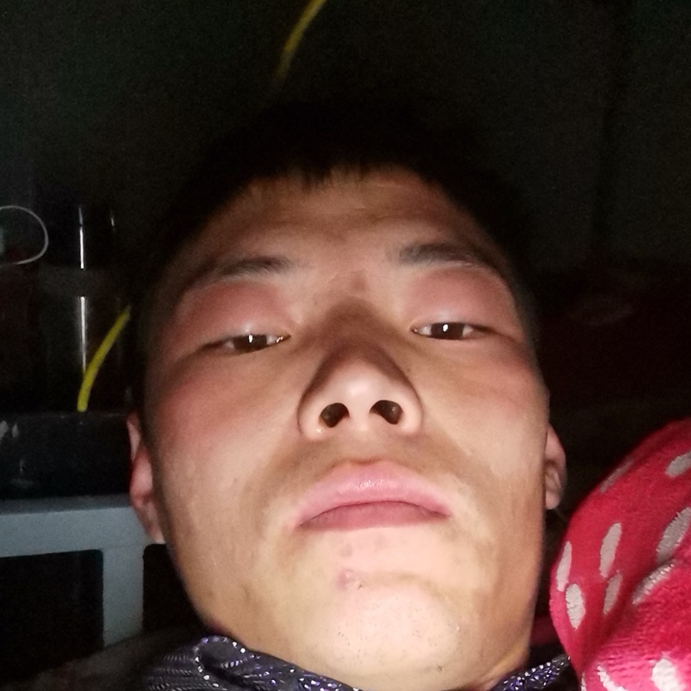 惊鸿深拥英俊的照片
