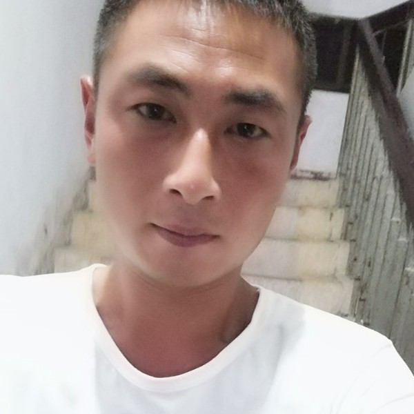 欢呼回首巨人的照片