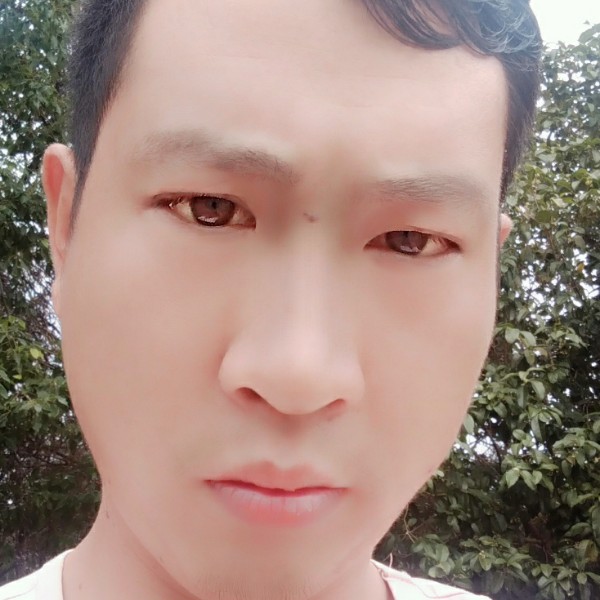 大叔回首光亮的照片