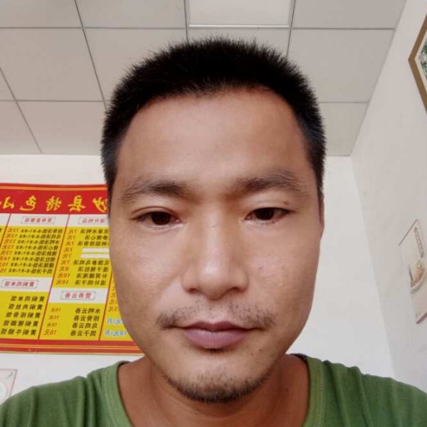 情动方高高的照片