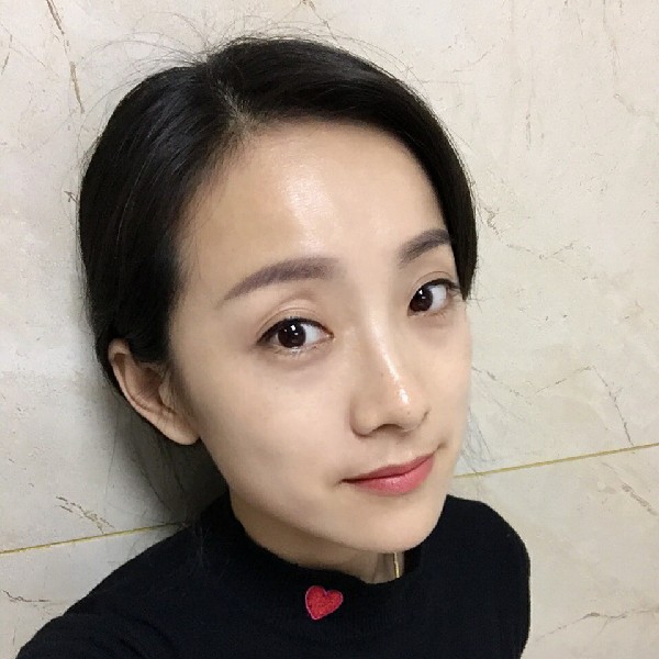 洒脱妮的照片