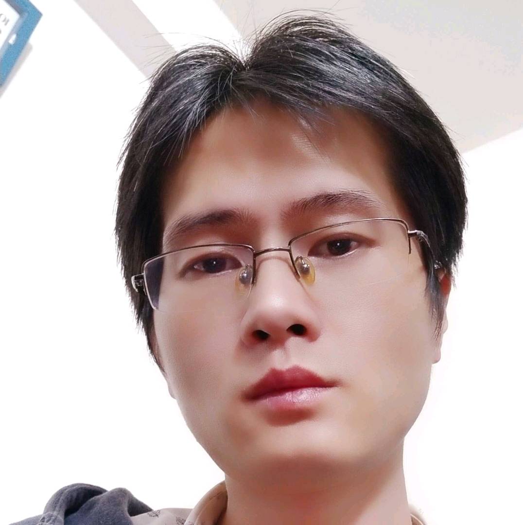 贤惠深拥盼望的照片