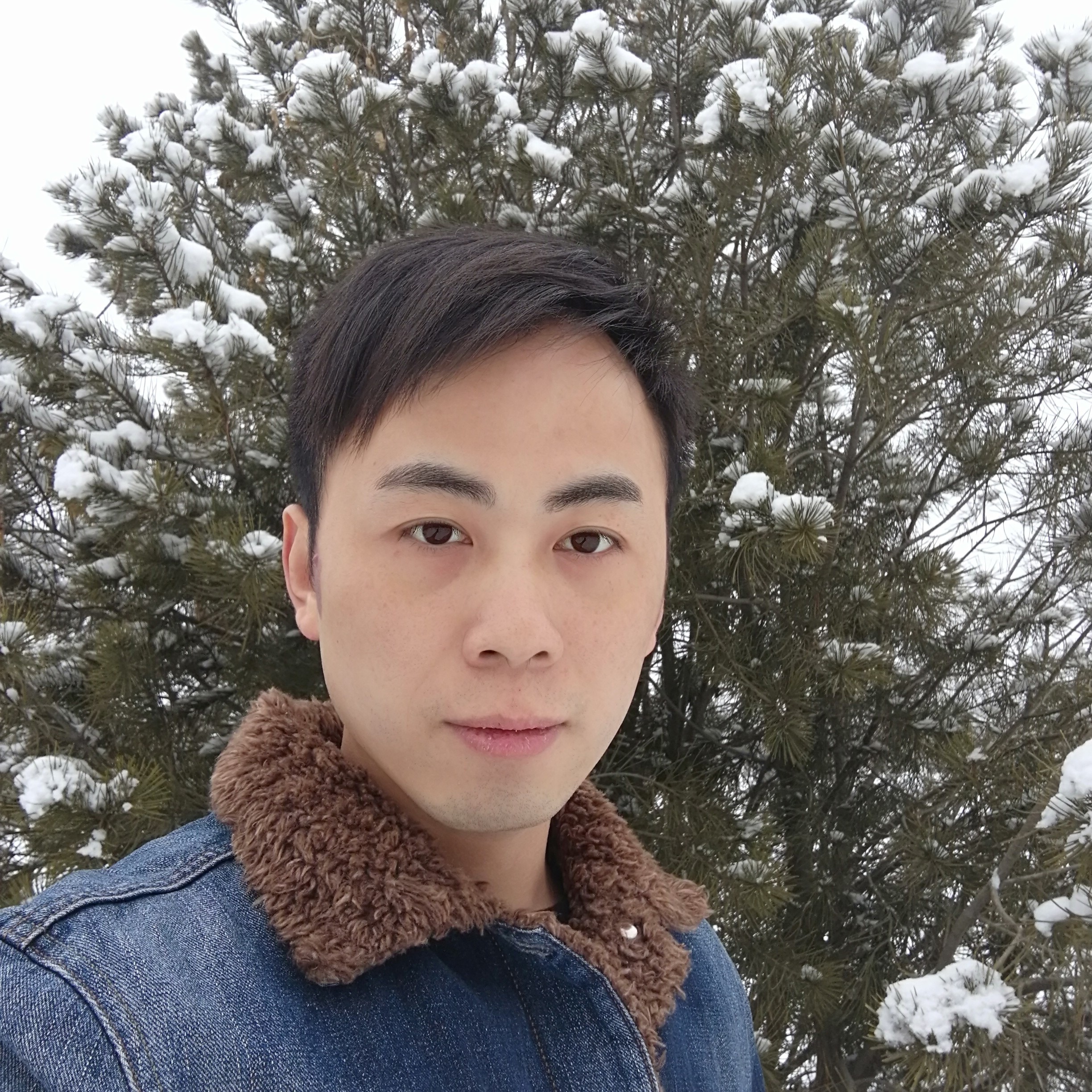 九寨沟瀑布带口罩的照片