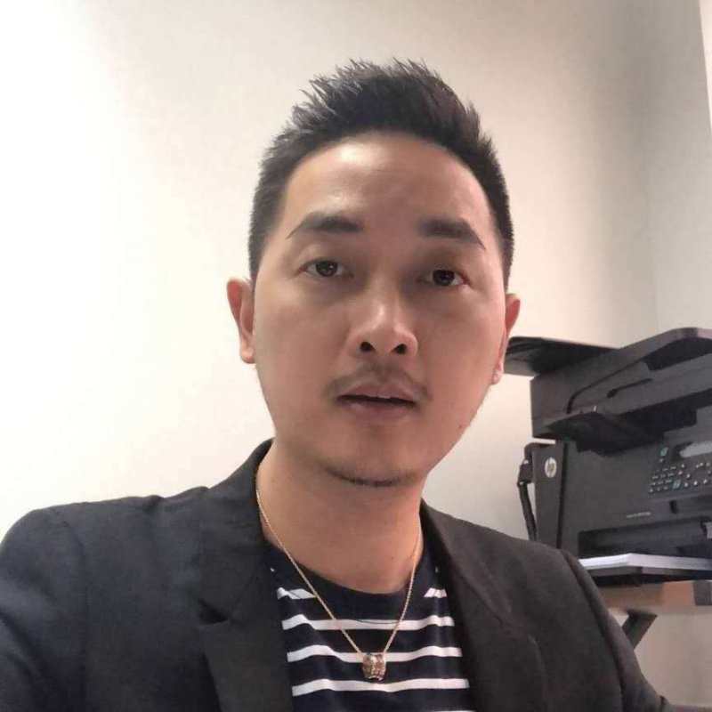 光的油条的照片