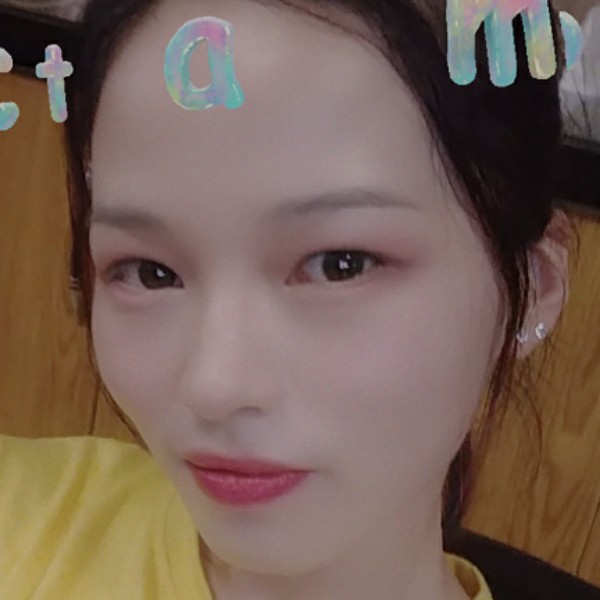 迷路拿香烟的照片